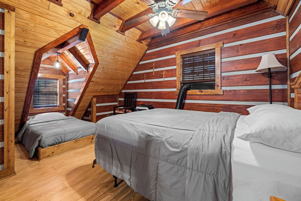 Tabla de planchar con plancha, wifi gratis y ropa de cama 