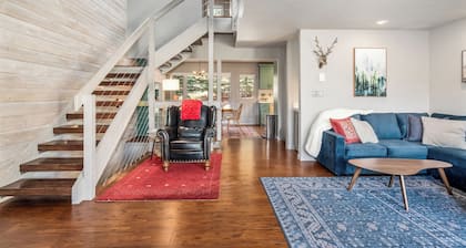 Updated Vail Beauty -Views, Luxury, Pets & Location