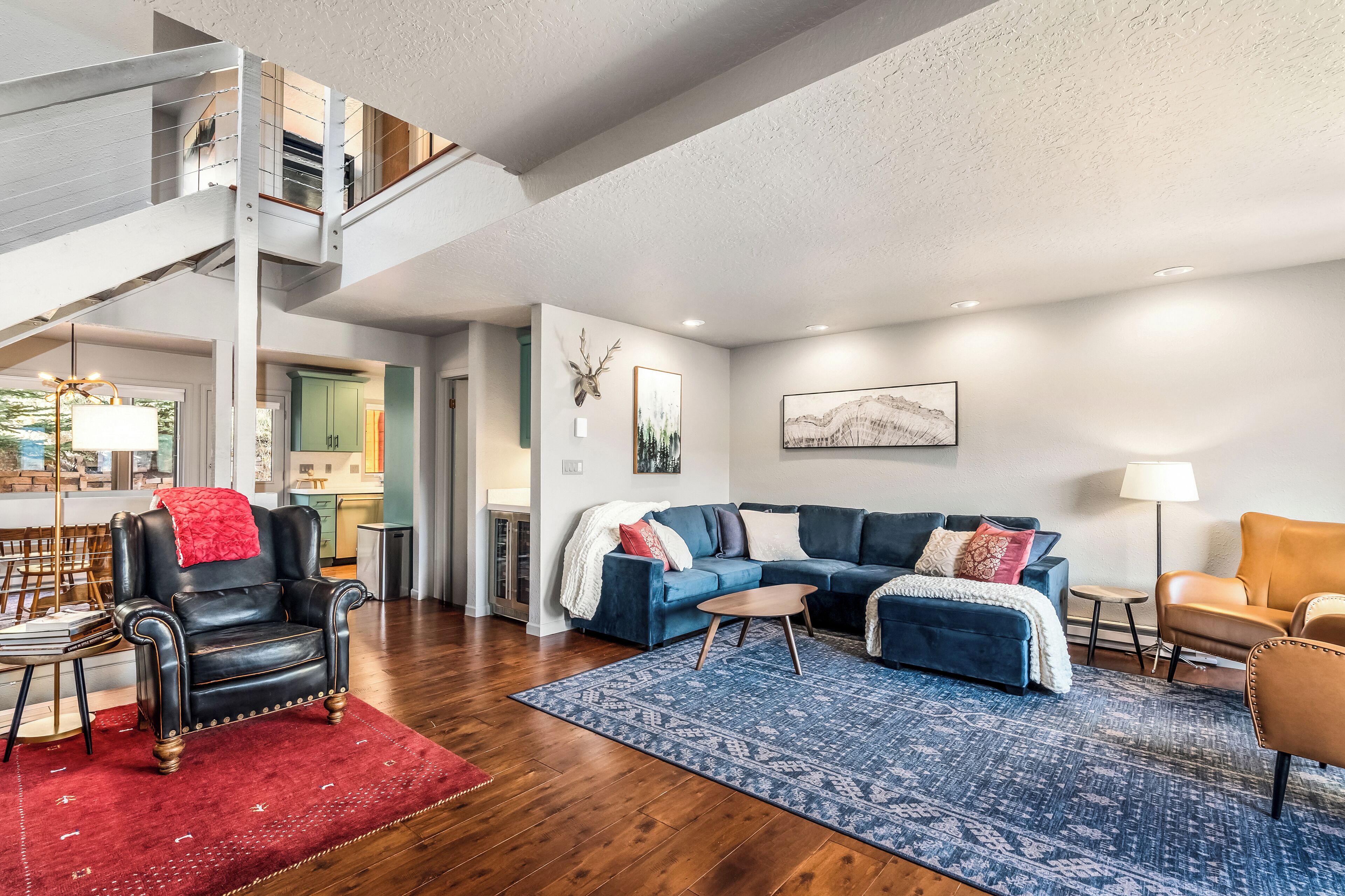 Una televisión, una chimenea