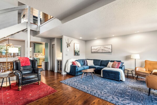TV, fireplace - Updated Vail Beauty -Views, Luxury, Pets & Location (Vail)