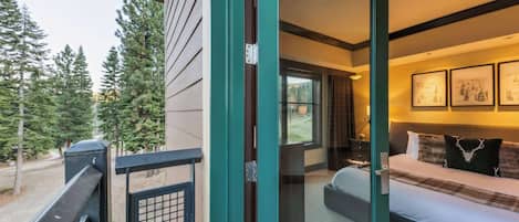 4 bedrooms, desk, iron/ironing board, free WiFi