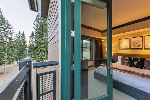 4 bedrooms, desk, iron/ironing board, free WiFi - Spectacular Luxurious Mid- Mountain four bedroom at the Ritz-Carlton Northstar (Truckee)
