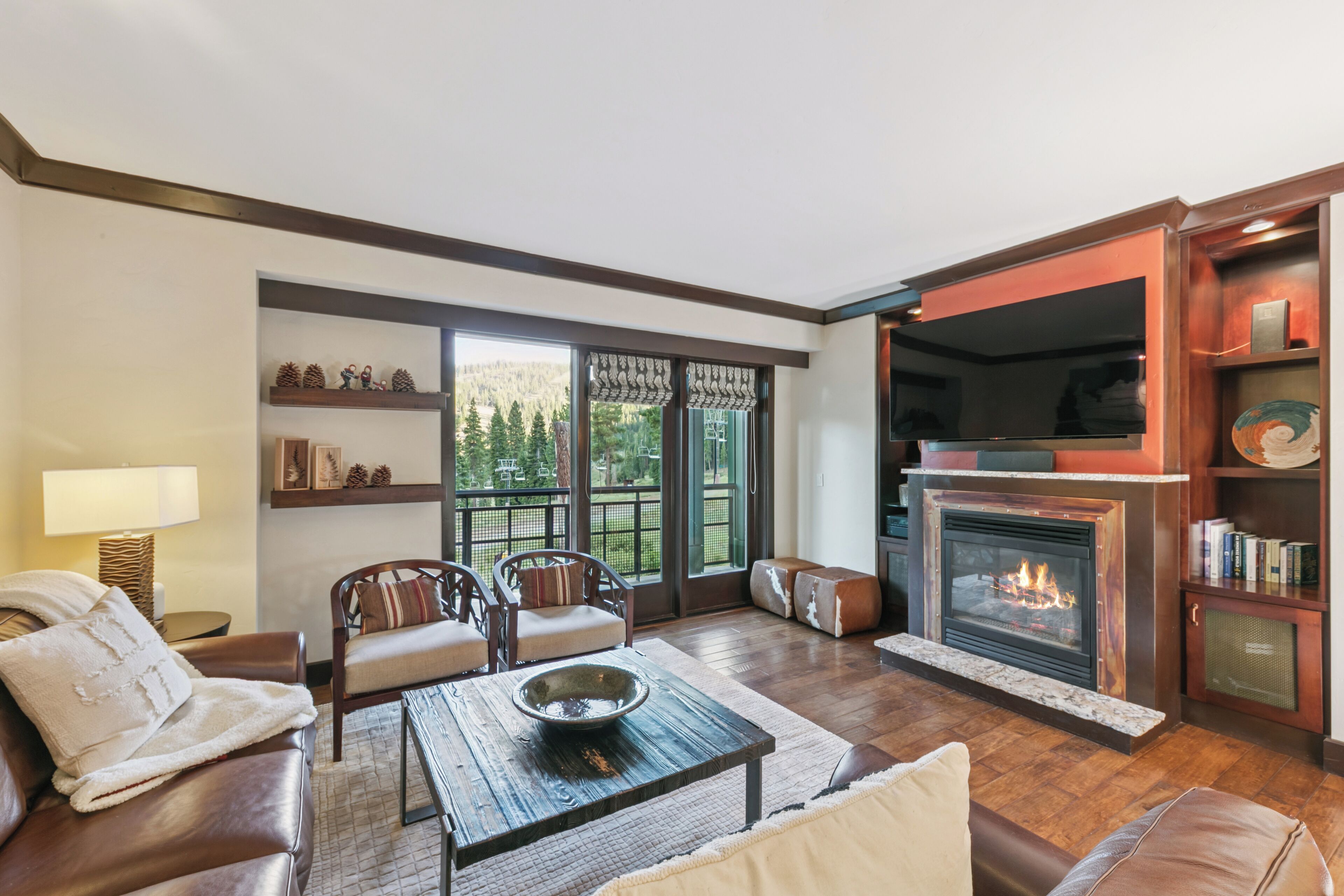 Smart-tv och eldstad