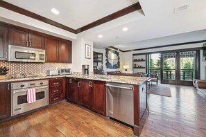 Fridge, microwave, oven, stovetop - Spectacular Luxurious Mid- Mountain four bedroom at the Ritz-Carlton Northstar (Truckee)