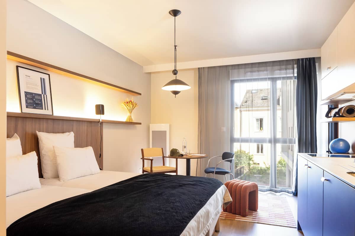Chambre Classique Sportive | Literie de qualité, lit avec matelas Tempur-Pedic, bureau