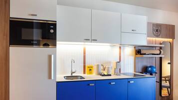 Réfrigérateur, micro-ondes, plaque de cuisson, lave-vaisselle