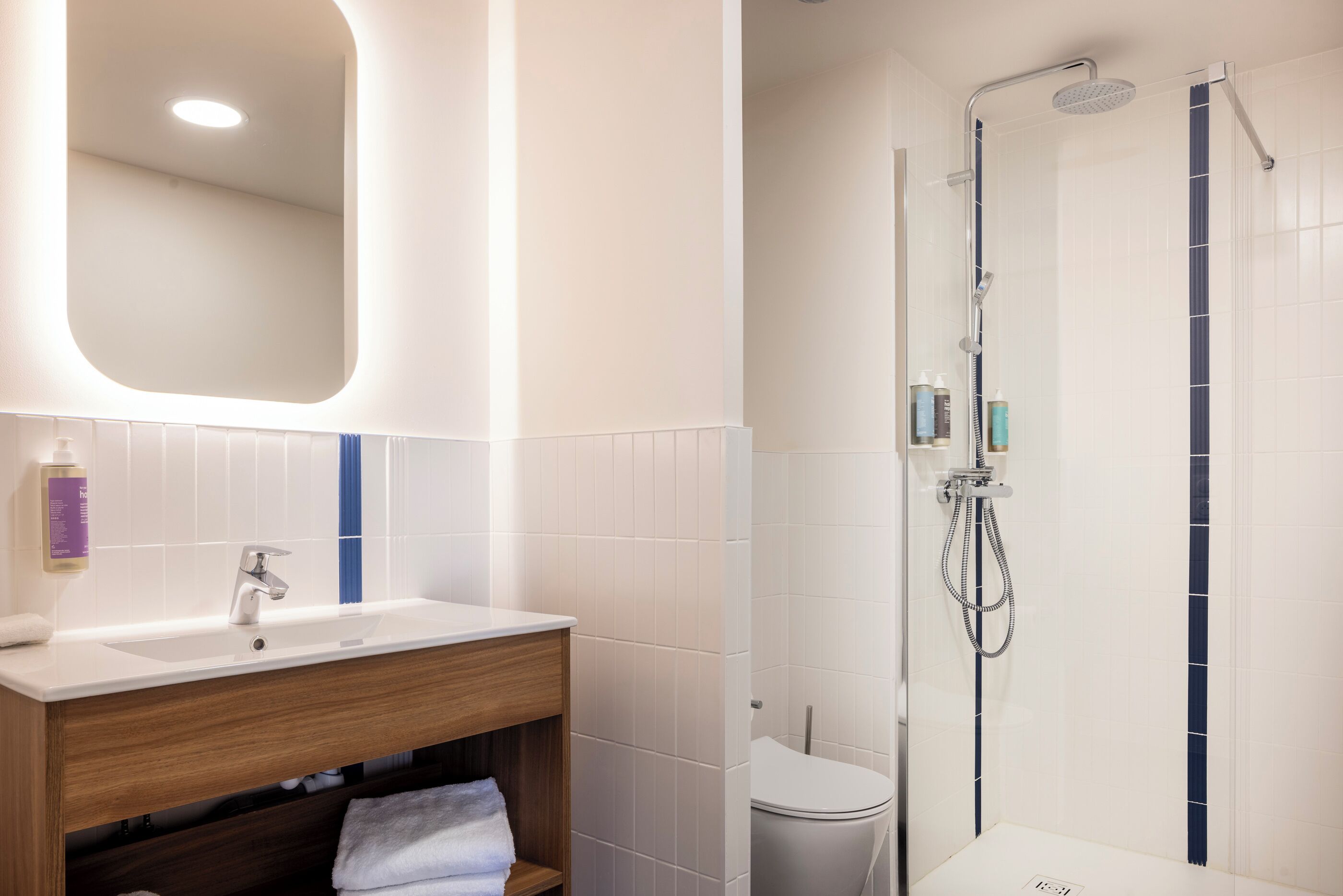 Shower, free toiletries, hair dryer, towels
