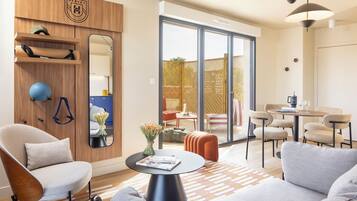 Suite with Terrace, Cathedrale view | Living area | Offices