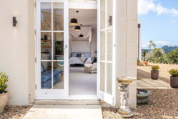 Exterior detail - Onetangi Estate Cottage by Waiheke Pure (Waiheke Island)