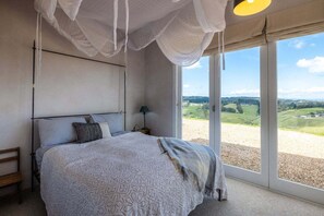 Iron/ironing board, WiFi, bed sheets - Onetangi Estate Cottage by Waiheke Pure (Waiheke Island)