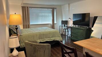 1 slaapkamer, een strijkplank/strijkijzer, wifi, beddengoed
