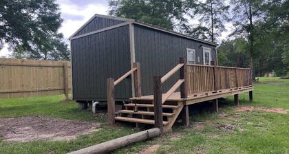 Small Cozy cabin in charming Petal perfect for a relaxing getaway