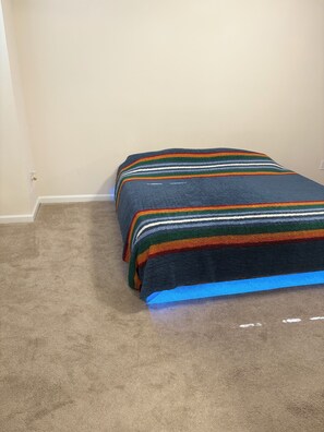 熨斗/熨衫板、Wi-Fi、床單