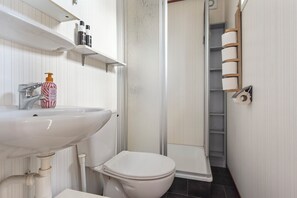 Shower, hair dryer, towels - Het Kleine Duin: Tiny name, grand escape. (Zandvoort)