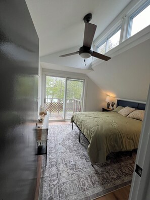 4 slaapkamers, een strijkplank/strijkijzer, gratis wifi, beddengoed