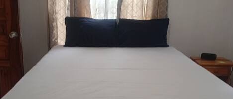 1 chambre, fer et planche à repasser, Wi-Fi gratuit, draps fournis