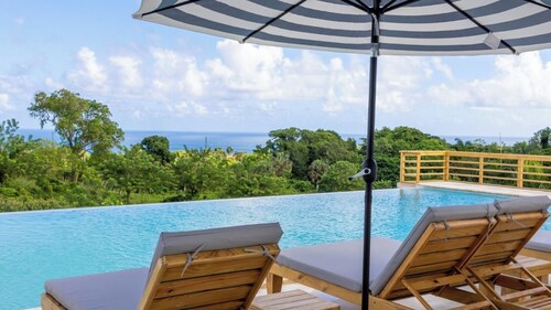 Private Villa/ Infinity Pool/26 guests/14 King Size Beds/8 bedrooms/8.5 baths