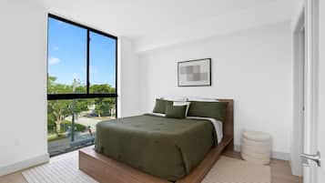 3 bedrooms, iron/ironing board, internet, bed sheets