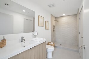 Shower, hair dryer, towels, soap - Luxury New Property-3 Bedroom/2Bath-Gym-BBQ-Pool (North Miami)