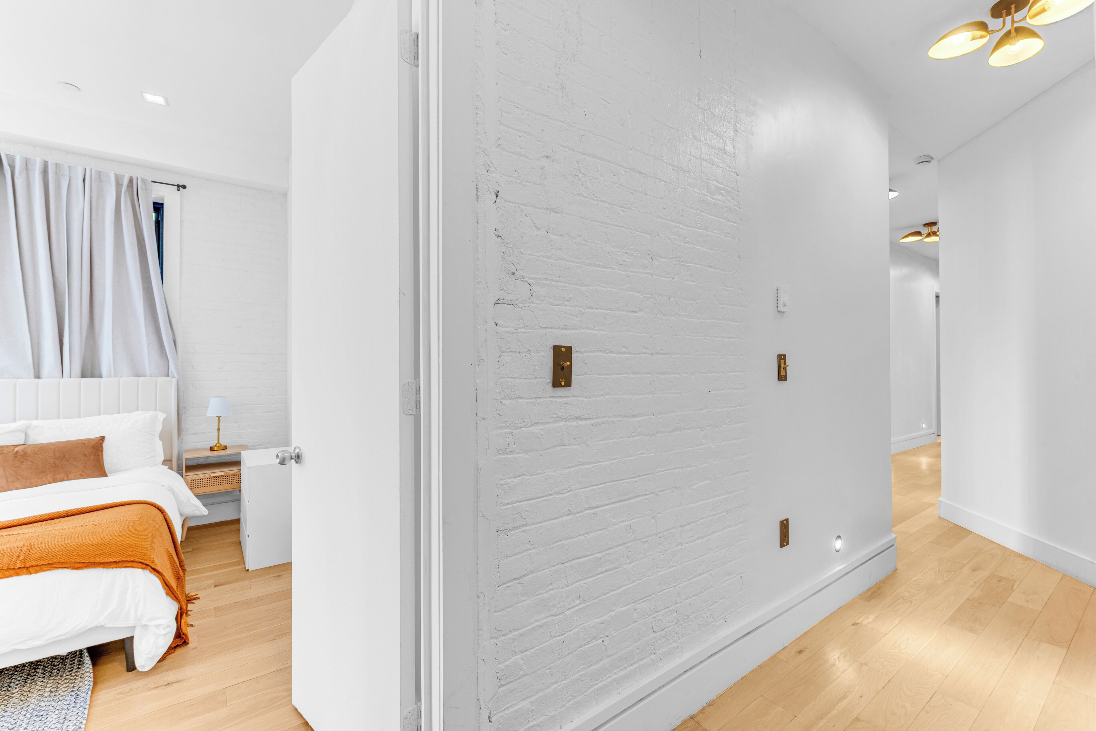 5 bedrooms, iron/ironing board, free WiFi, bed sheets