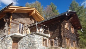 Exterior - Spacious chalet for 6 people, quiet, with a splendid view.Inside : Living room, kitchen area, 2-seat (St-Luc)