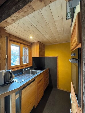 Microwave, oven, stovetop, dishwasher - Spacious chalet for 6 people, quiet, with a splendid view.Inside : Living room, kitchen area, 2-seat (St-Luc)