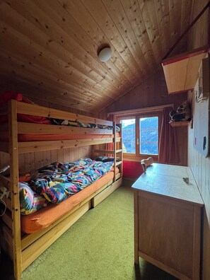 3 bedrooms, Internet - Spacious chalet for 6 people, quiet, with a splendid view.Inside : Living room, kitchen area, 2-seat (St-Luc)