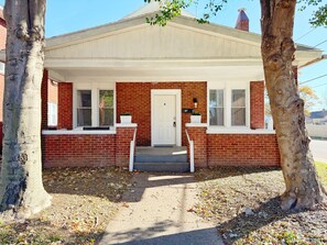 Exterior - Redbrick Suites A - KING 1BR\1BA Apt near UE (Evansville)