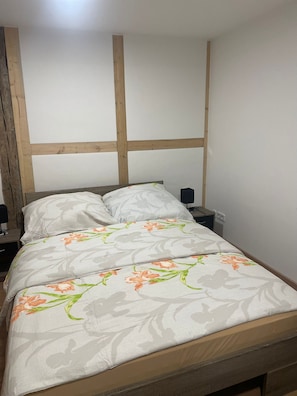 3 bedrooms, bed sheets