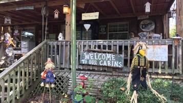 The front of the Boathouse cabin and porch area