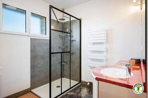 Shower - Gîtes de France® - Aux Oies (MARQUES)