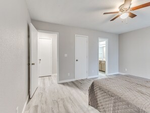 6 bedrooms, iron/ironing board, WiFi, bed sheets - Spacious 3-bedroom house in Tulsa, centrally located (Tulsa)