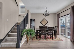 Dining - Relax in Cranston: Spacious 3-Bedroom Calgary Home (Calgary)