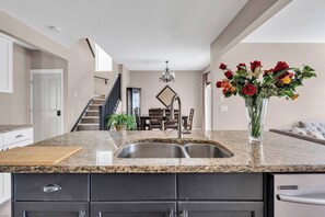 Interior - Relax in Cranston: Spacious 3-Bedroom Calgary Home (Calgary)
