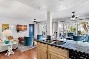 Interior - Dolphin Drift at Del Mar - Charming Condo w/ Heated Pool, Beach Equipment, & Steps To The Beach (Indian Rocks Beach)