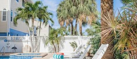 Een verwarmd zwembad