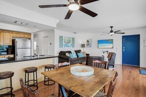 Interior - Pelican Pointe at Del Mar - Charming Condo w/ Heated Pool, Beach Equipment, & Steps To The Beach (Indian Rocks Beach)