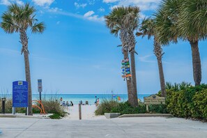 Beach - Pelican Pointe at Del Mar - Charming Condo w/ Heated Pool, Beach Equipment, & Steps To The Beach (Indian Rocks Beach)