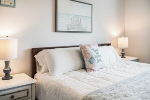 2 bedrooms, iron/ironing board, Internet, bed sheets - Pelican Pointe at Del Mar - Charming Condo w/ Heated Pool, Beach Equipment, & Steps To The Beach (Indian Rocks Beach)