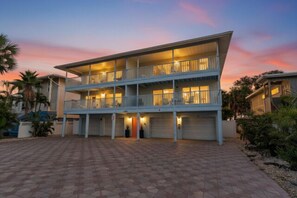 Exterior - Pelican Pointe at Del Mar - Charming Condo w/ Heated Pool, Beach Equipment, & Steps To The Beach (Indian Rocks Beach)