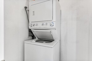 Interior - Egret Escape at Del Mar - Charming Condo w/ Heated Pool, Beach Equipment, & Steps To The Beach (Indian Rocks Beach)