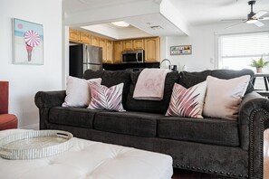 Smart TV - Egret Escape at Del Mar - Charming Condo w/ Heated Pool, Beach Equipment, & Steps To The Beach (Indian Rocks Beach)