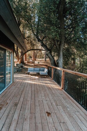 Terrace/patio - Cozy 3-bedroom cabin in PMC (Pine Mountain Club)