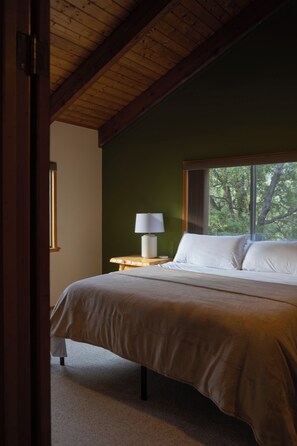 3 bedrooms, iron/ironing board, WiFi, bed sheets - Cozy 3-bedroom cabin in PMC (Pine Mountain Club)