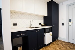 迷你冰箱、微波炉、厨具/餐具