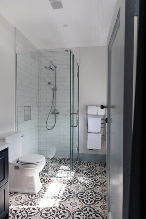 Shower, hair dryer, bathrobes, towels - Criterion Hotel Napier (Napier)