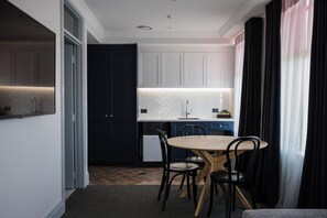Superior-Suite, 1 King-Bett und Schlafsofa | Schallisolierte Zimmer, Bügeleisen/Bügelbrett, kostenloses WLAN