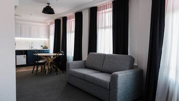 Superior Suite, 1 King Bed with Sofa bed | Soundproofing, iron/ironing board, free WiFi