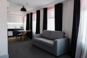 Superior Suite, 1 King Bed with Sofa bed | Soundproofing, iron/ironing board, free WiFi - Criterion Hotel Napier (Napier)