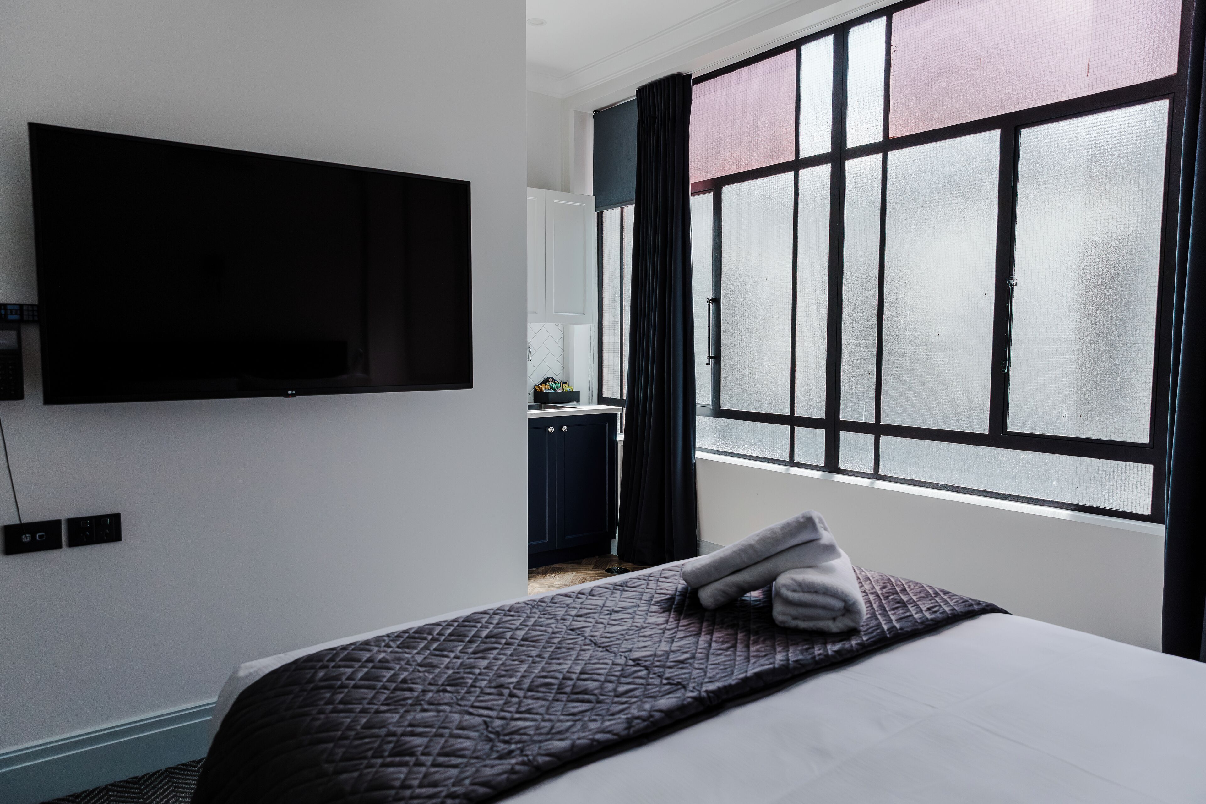 Superior Suite, 1 King Bed with Sofa bed | Soundproofing, iron/ironing board, free WiFi